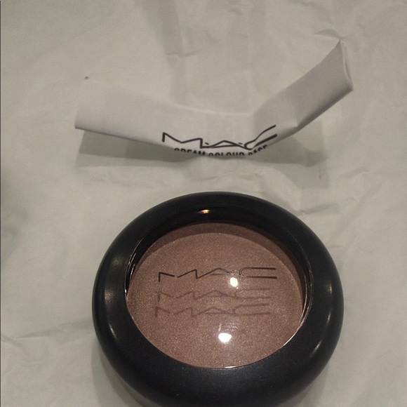 MAC Cosmetics Cream Colour Base - Shell - Picture 2 of 4